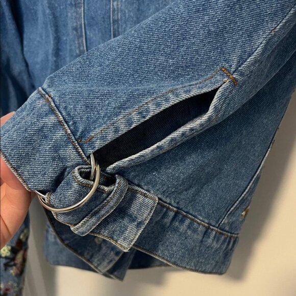 DKNY Blue Denim Jacket with Tan Collar and Embroidery - Picture 5 of 7